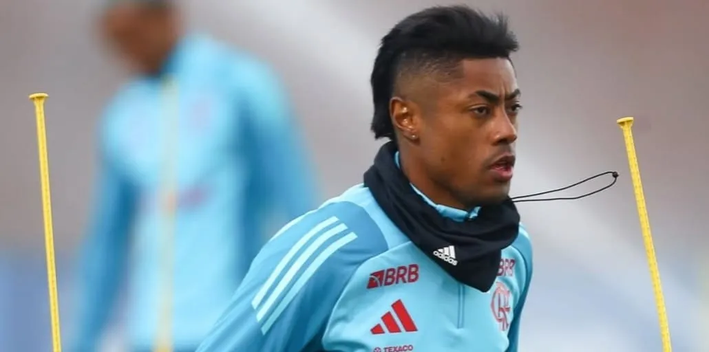 Bruno Henrique pede para não atuar centralizado no Flamengo