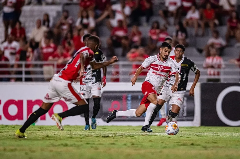 Danielzinho retorna ao CRB, mas Crystopher vira desfalque