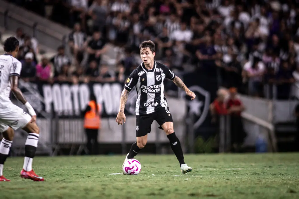 Volante do Ceará admite atuação ruim em derrota: “Trabalhar para recuperar”