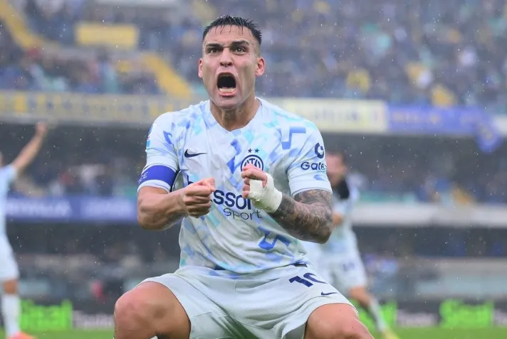 Cria do Corinthians atormenta, mas Inter de Milão vence o Verona no fim e encosta nos líderes