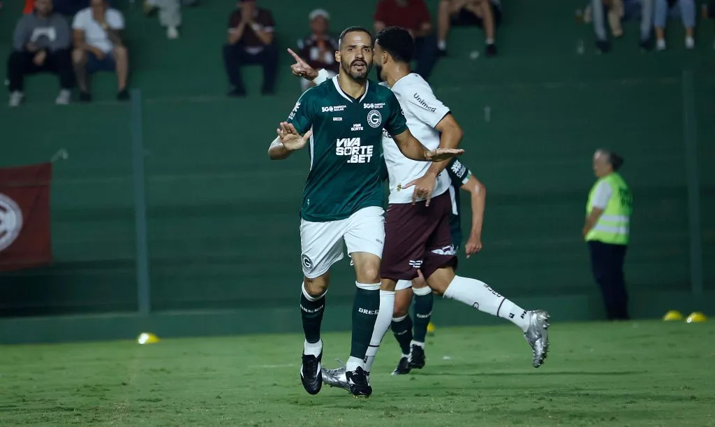 Anselmo Ramon celebra gol da vitória, mas mantém cautela: “não tem nada ganho”