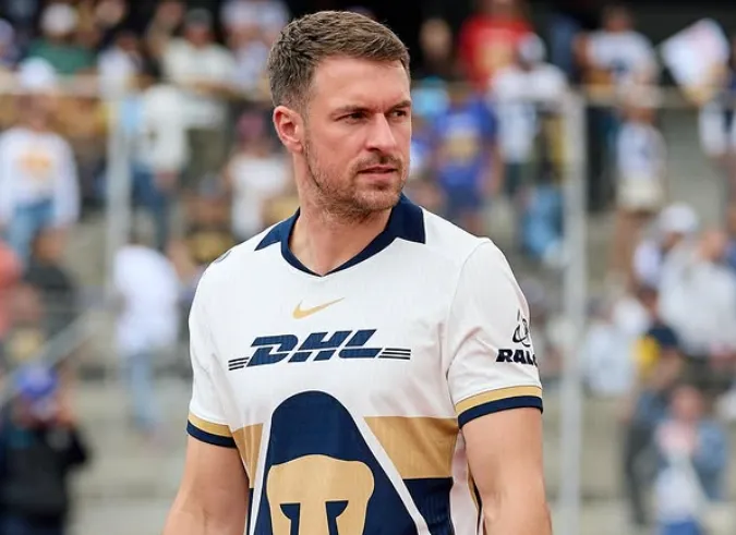 Ex-Arsenal deixa o México após sumiço de cachorra e jornal compara fracasso ao de Daniel Alves