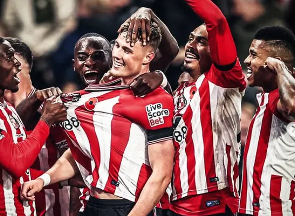 INGLÊS: Arsenal vira sobre o Sunderland, mas sofre o empate nos acréscimos