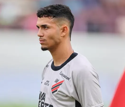 Athletico vence de virada e fica muito perto da Série A de 2026