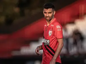 Jorginho volta a ficar à disposição do Atlético-GO após mais de um ano fora