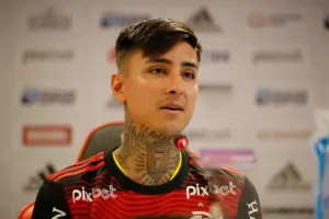 Pulgar se defende de lance polêmico em final e exalta Filipe Luís