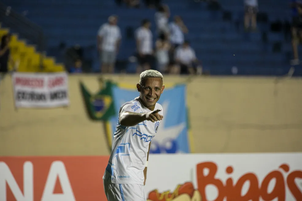 Cirilo comemora gol pelo Londrina, em 2023 — Foto: Ricardo Chicarelli/Londrina EC