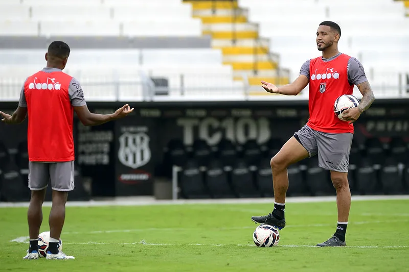 Wanderson, zagueiro da Ponte Preta - Foto: Marcos Ribolli