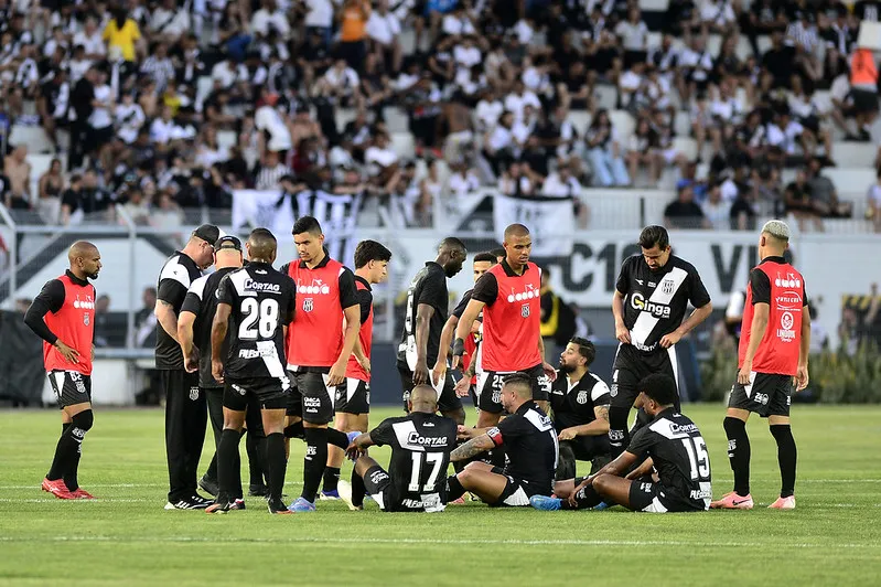 Ponte Preta pode ter barca de saídas durante reformulação para 2026