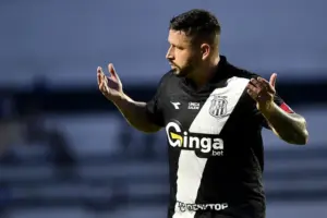 Meia Elvis entra no radar do Brasiliense para 2026