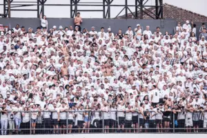 Santos abre CT às organizadas em busca de união e apoio a Neymar antes de clássico