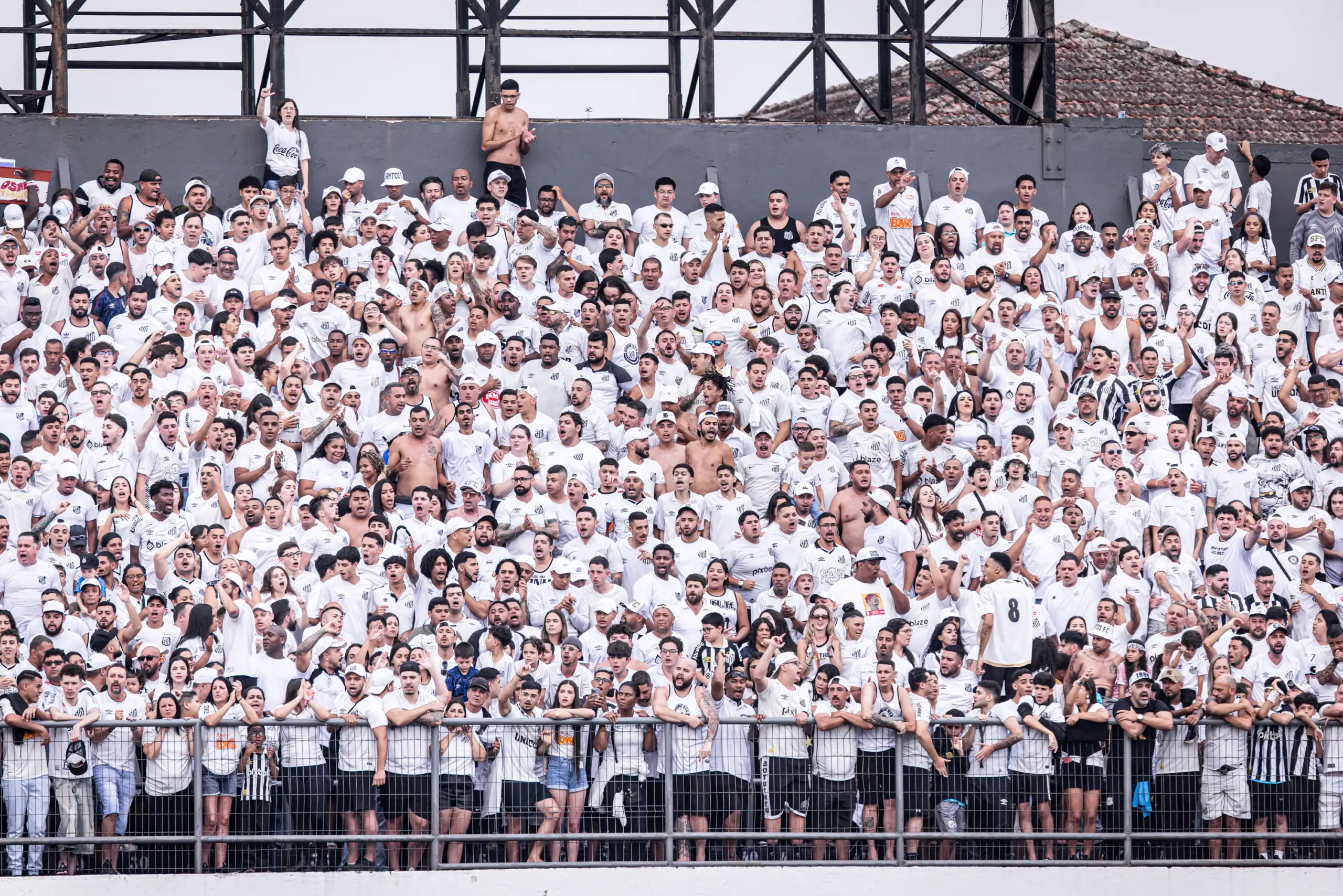 Santos abre CT às organizadas em busca de união e apoio a Neymar antes de clássico