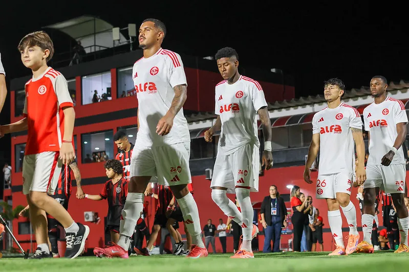 Vitão reconhece “imaturidade” do Internacional após nova derrota no Brasileirão