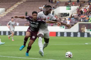 Ferroviária 1 x 2 Athletico - Furacão encaminha acesso e briga por título