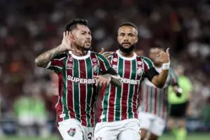 Fluminense 2 x 1 Flamengo - Rossi falha, Flu cola no G5 e Mengão não dispara na liderança