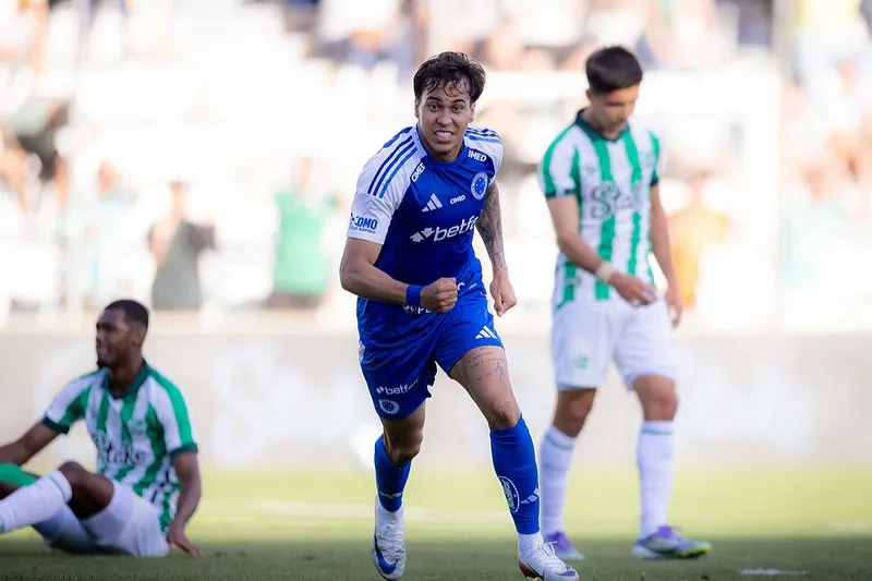 Juventude 3 x 3 Cruzeiro - Jogo frenético e empate ruim para os dois 3 Juventude 3 x 3 Cruzeiro - Jogo frenético e empate ruim para os dois (Foto: Lucas Bubols/Cruzeiro)