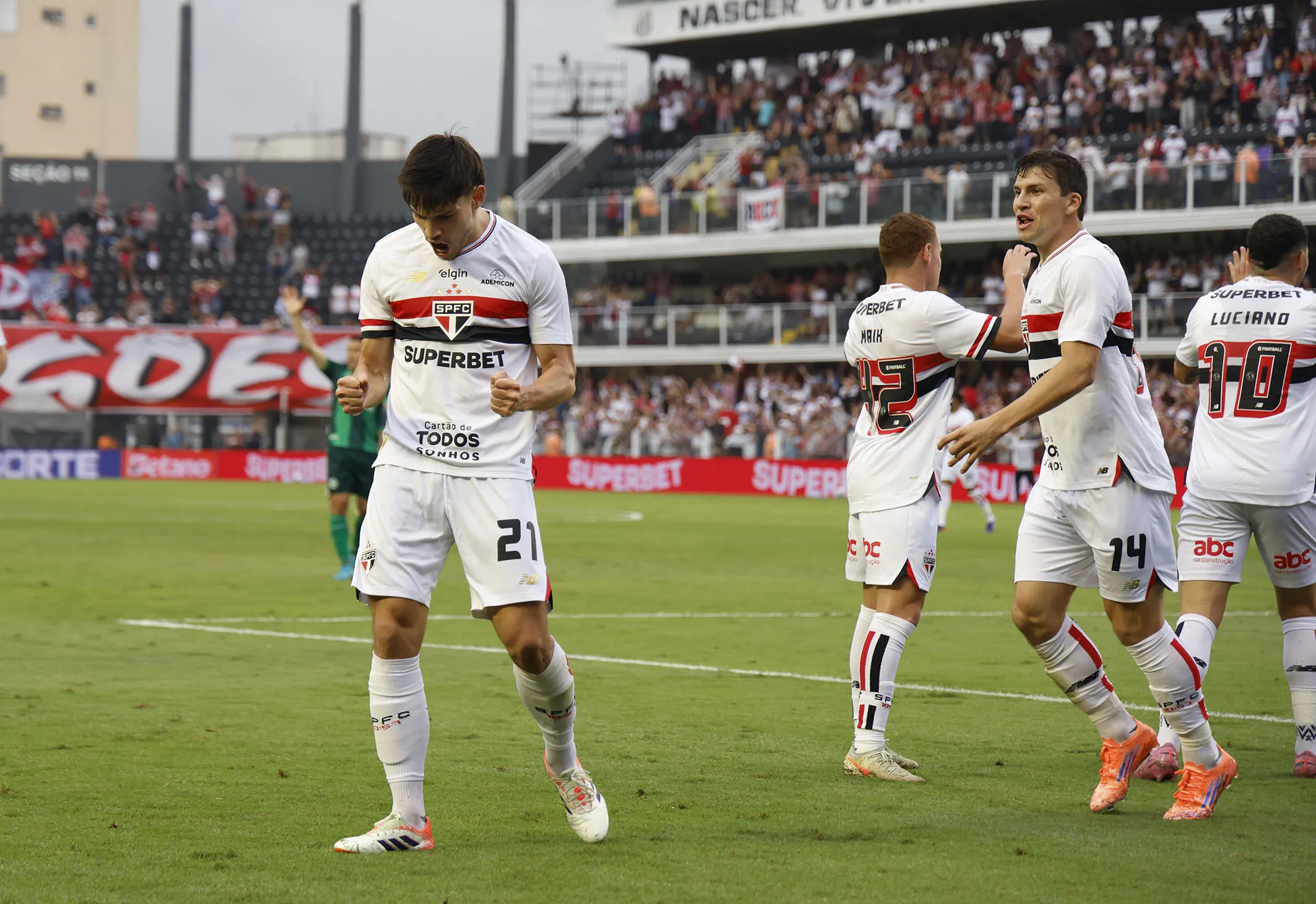 Com meio campo gringo, confira a SELEÇÃO FI da 35ª rodada do Brasileirão! 4 54942619958 8096ca5dcf o