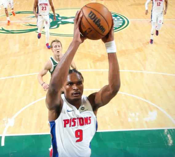 Detroit Pistons bate Bucks e se aproxima de marca dos ‘Bad Boys’