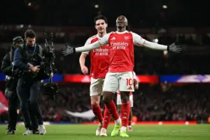 INGLÊS: Arsenal goleia Tottenham e abre vantagem na liderança