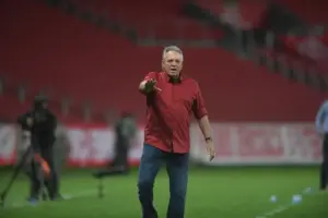 Internacional contrata Abel Braga para reta final do Brasileirão