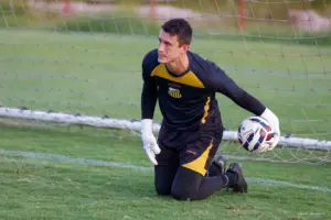 Com Fernando Miguel distante, Guarani define goleiro alvo para 2026; saiba quem é
