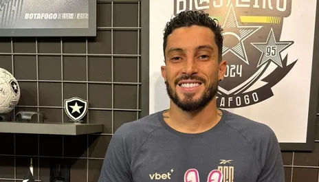 Botafogo vence e Alex Telles se emociona após marcar de pênalti