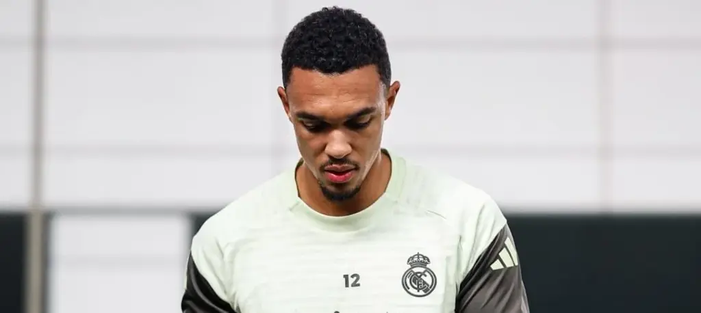 Mural com imagem de Arnold, do Real Madrid, é vandalizado em Liverpool