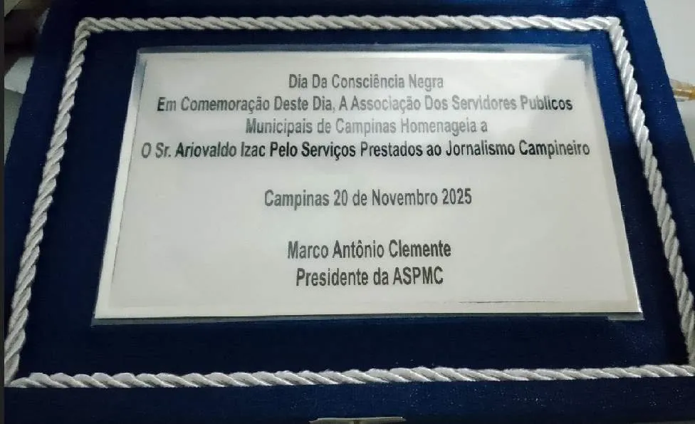 Jornalistas negros são reconhecidos pelos Servidores Públicos de Campinas 2 Cartão de prata recebido por Ariovaldo Izac