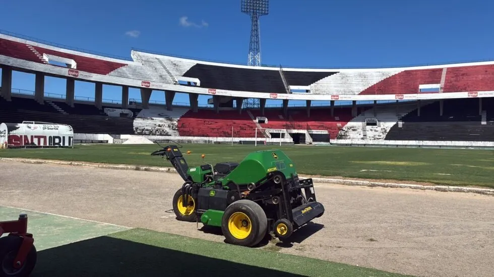 Santa Cruz inicia recuperação do gramado do Arruda para 2026