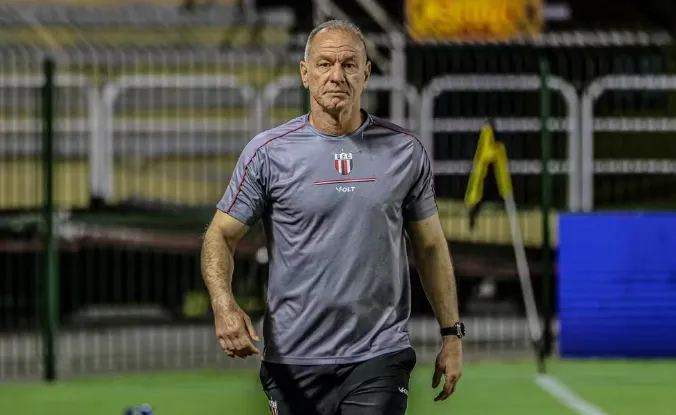 Atacante do Botafogo SP valoriza Ivan Izzo