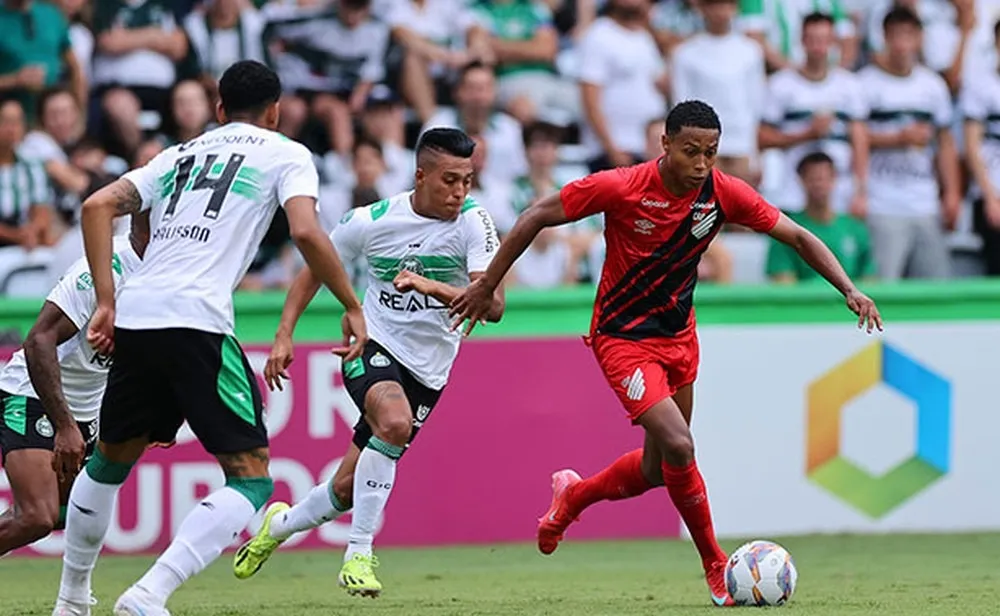 Coritiba e Athletico podem repetir acesso conjunto após 30 anos (Foto: José Tramontin/Athletico)