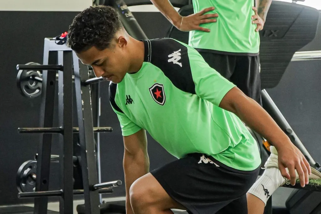 Botafogo-PB contrata zagueiro ex-Botafogo-SP e atacante ex-Ponte Preta