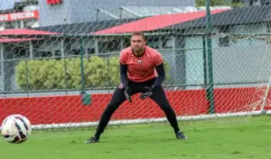 Botafogo-SP renova contrato com o goleiro Victor Souza
