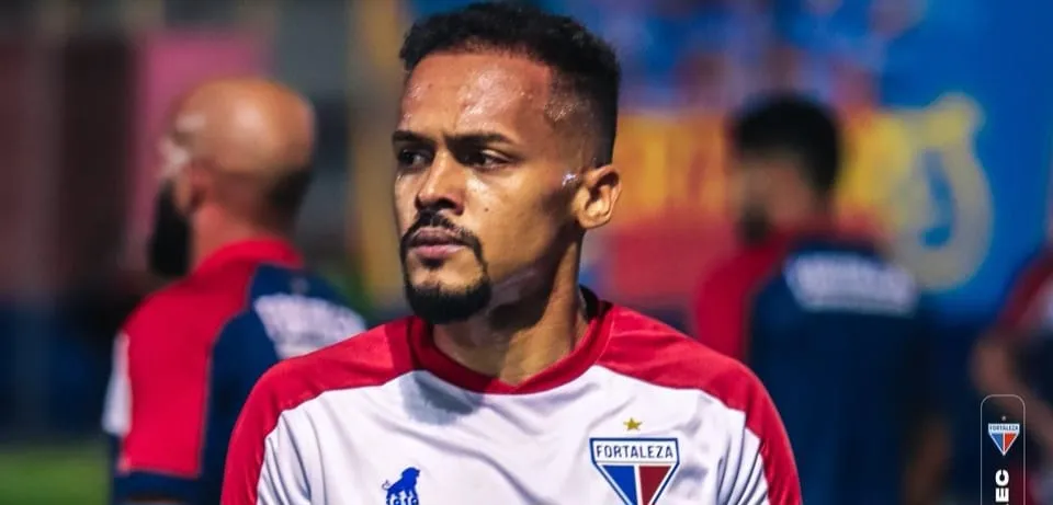 Lateral do Fortaleza passa por cirurgia e só volta a atuar em 2026