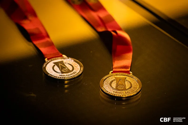 CBF revela trofeu da Serie B que estara no Couto Pereira 1