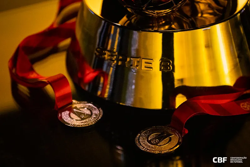 CBF revela trofeu da Serie B que estara no Couto Pereira 2