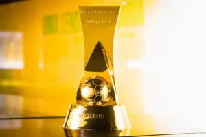 CBF apresenta Taça da Série B, que irá ao Couto Pereira no sábado