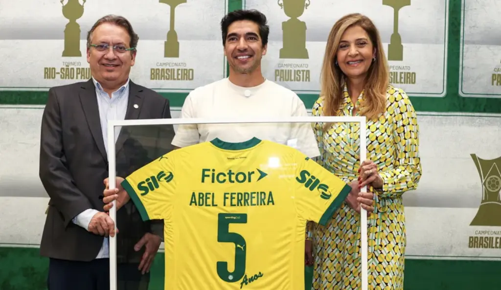 Abel é homenageado pelos 5 anos no Palmeiras e se declara a Leila: ‘Estima muito grande’