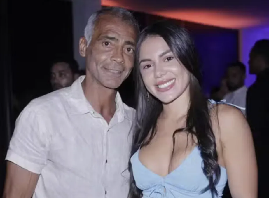 Romário põe fim a relacionamento de um ano e surge com nova companhia em evento no Rio