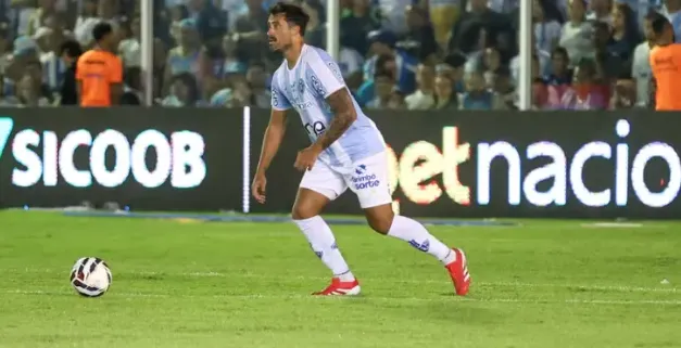 Guarani acerta com Willian Farias, e mira atacante do Vila Nova 2 Maurício Antônio em ação pelo Paysandu — Foto: Jorge Luís Totti/Paysandu