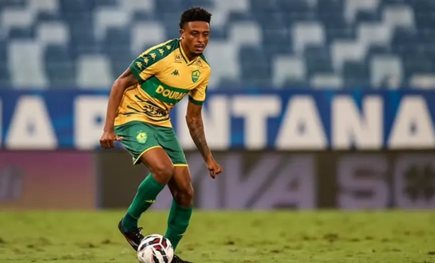 Guarani negocia contratação de zagueiro do Cuiabá para 2026