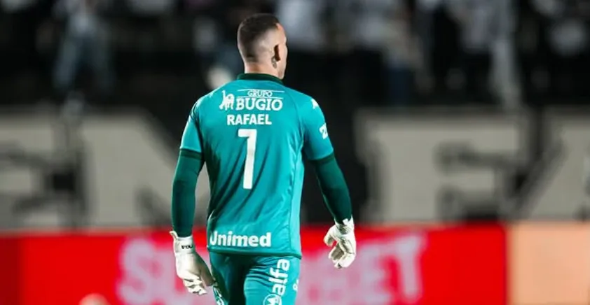 Goleiro Rafael Santos pode seguir na Chapecoense em 2026