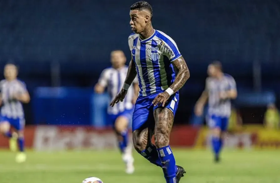 Ponte Preta mira contratação de Alef Manga para 2026