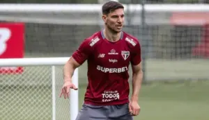 São Paulo tem Cédric Soares de volta aos treinos e Calleri segue transição física
