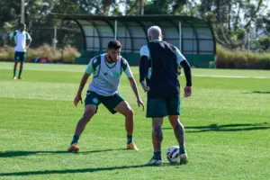 Chapecoense tem 2 jogos em casa e vê caminho aberto rumo ao acesso