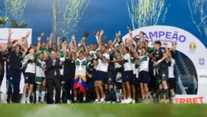 Coritiba recebe taça da Série B e coroa título com números curiosos