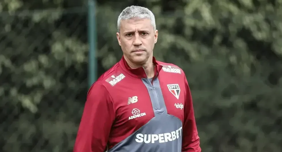 Crespo pede mudança no São Paulo e coloca cargo à disposição