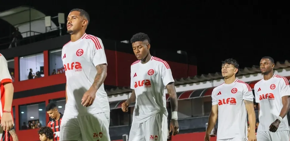 Internacional sente pressão aumentar e clima tenso toma conta do vestiário