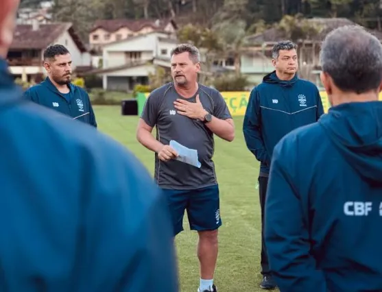 Fábio Matias, da Portuguesa, ministra aulas na Licença A em Teresópolis