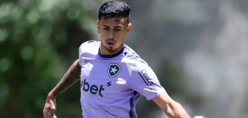 Zagueiro do Botafogo chama a atenção de clubes da Espanha